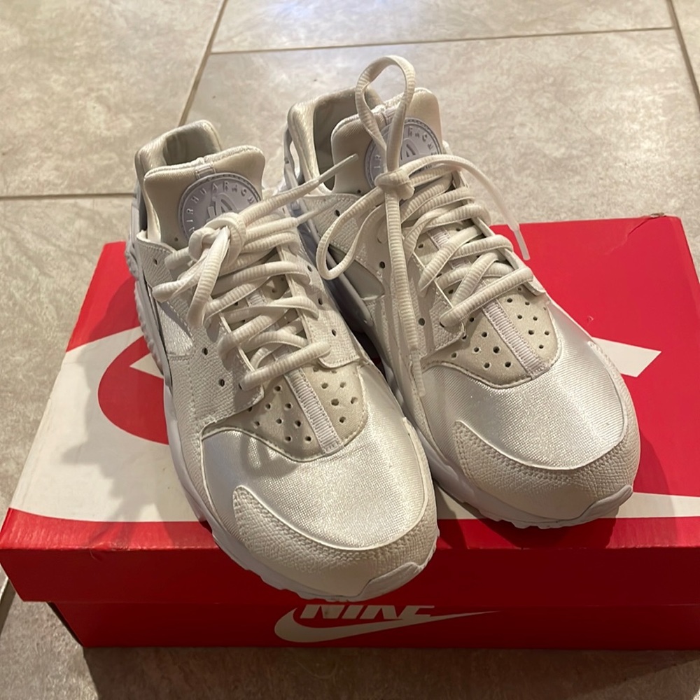 Nike Womens Air Huarache.